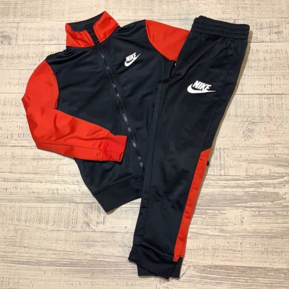 Nike Zip up jacket and pants set